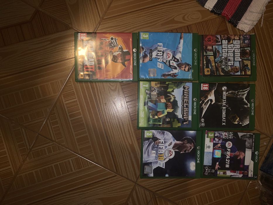 Xbox one s com dois comandos e vários jogos incluidos