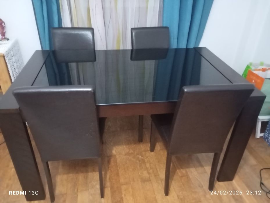Mesa de jantar + 4 cadeiras