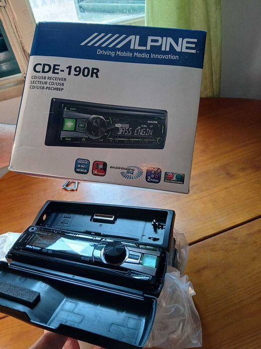 Leitor CD Auto Alpine Modelo CDE-190R