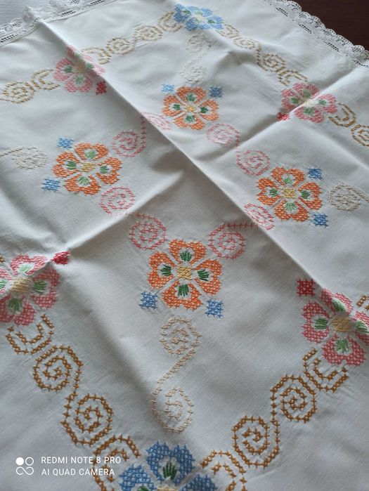 Serweta wyszywana 80x80