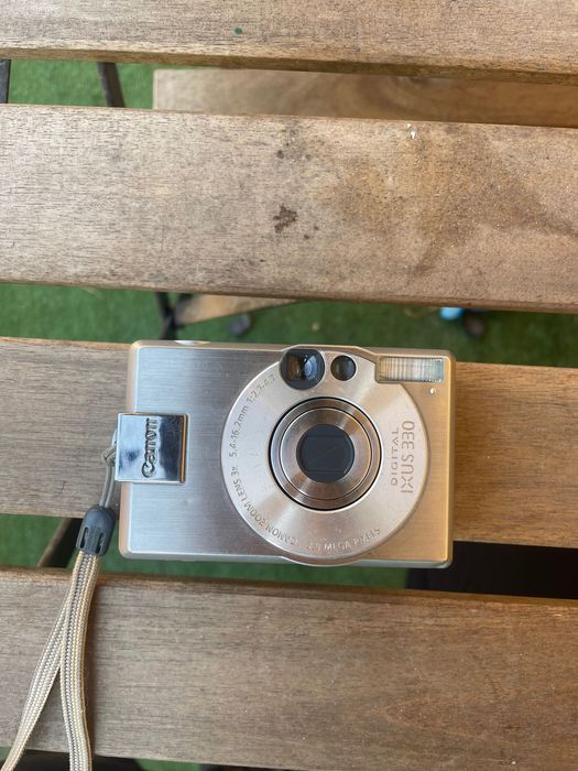 Câmara vintage Canon Digital Ixus 330
