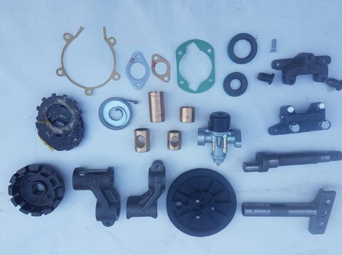 Traktorek MF-70 w częściach