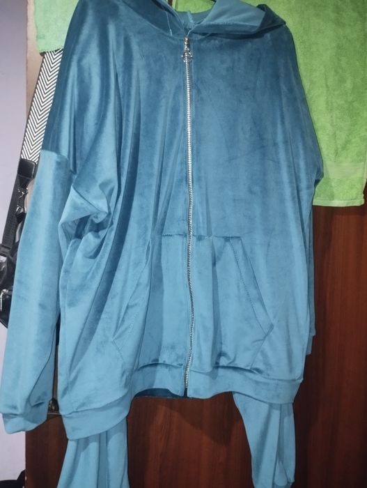 Продам костюм женский