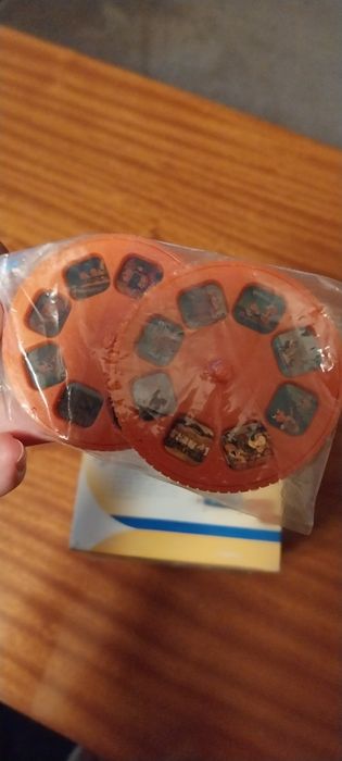 Sprzedam lampkę nocną z projektorem do pokoju dziecka