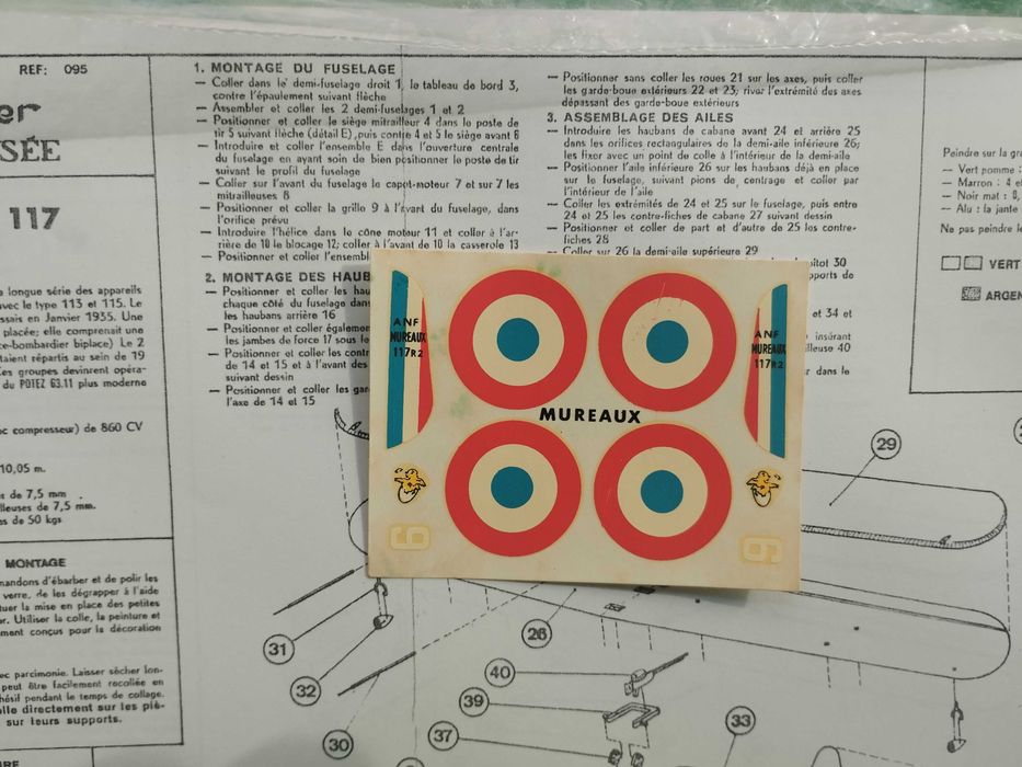 1/72 Heller L095 Les Mureaux 117 com decalques kit modelismo vintage