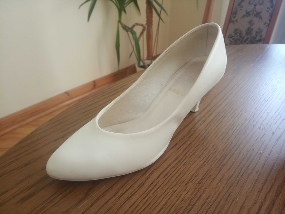 Buty na obcasie r.38
