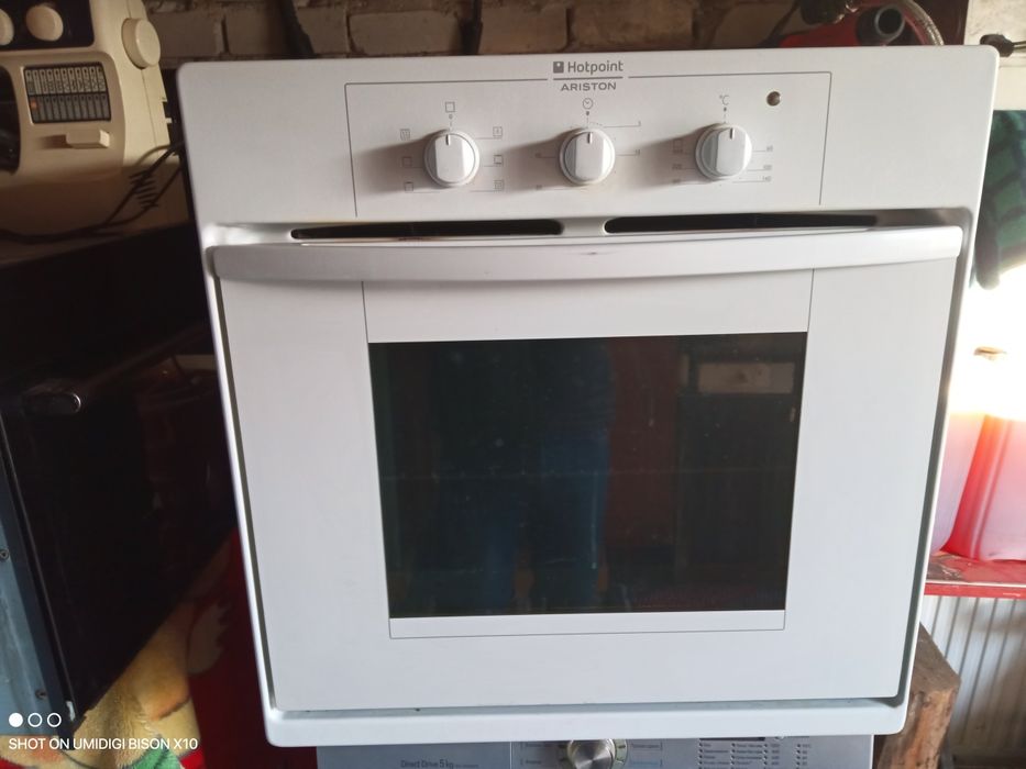 Встраиваемый духовой шкаф в отличном состоянии,духовка