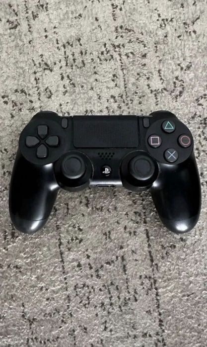 PS4 Slim 1TB + 3 jogos + Comando Original + Cabos