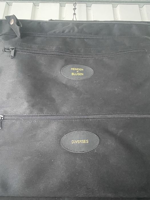 Porta fatos em perfeitas condições