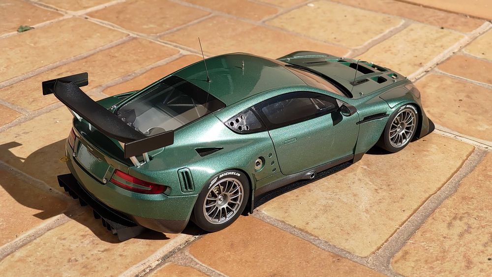Aston Martin DB9R 24 hrs Le Mans 2005 Plain Body Version AutoArt
