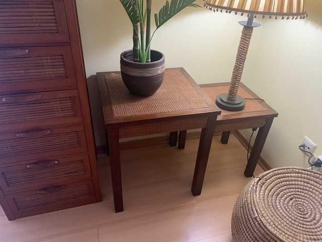 Conjunto de mesas de apoio