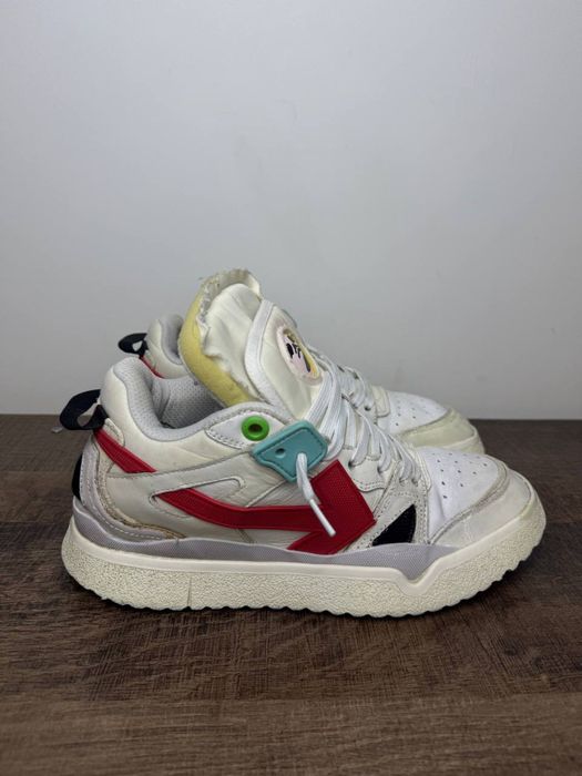 Off white sponge
