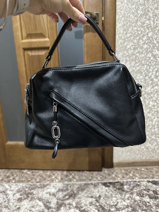Продам чорну жіночу сумку