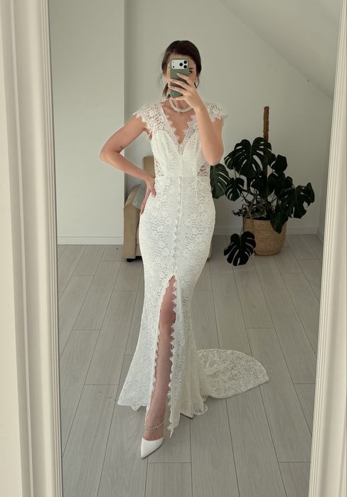 Koronkowa suknia ślubna rybka odkryte plecy