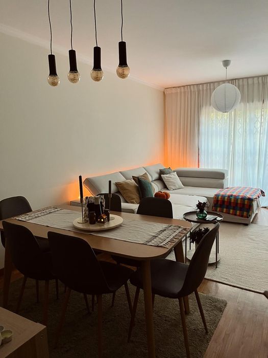 Conjunto Mesa e 6 Cadeiras