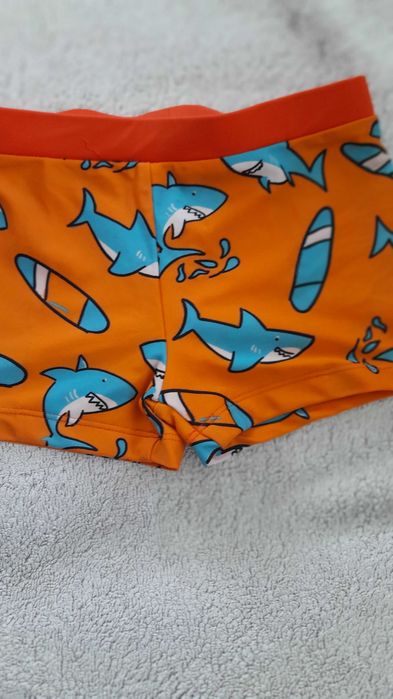 majtki roz110cm pomarańczowe w rekiny