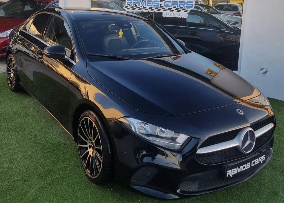 Mercedes-Benz A180d vendo ou troco por carro de 7 lugares