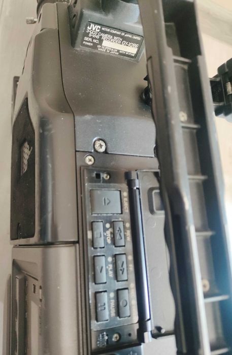 Продам JVC GY-X2B видеокамера S-VHS Pro Телевизионная с обьективом Fujinon S16x6,7B12U