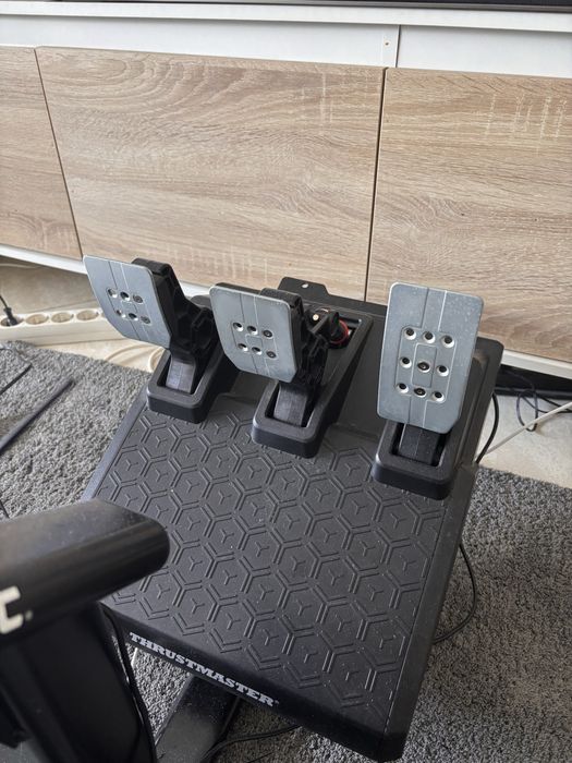 Thrustmaster T248 volante + pedias