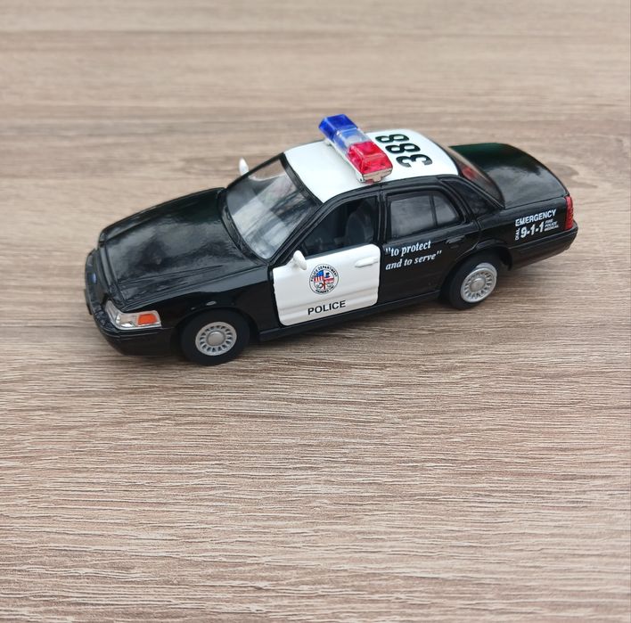 Нова поліцейська машинка