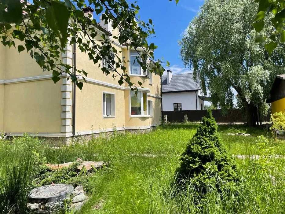 Продаж! Будинок в с Гатне! 300м.кв! Велика - 12 соток ділянка, мансарда, гараж! Київ дуже близько!