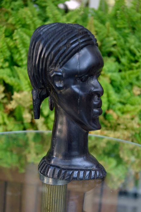 Busto de cabeça tribal africana