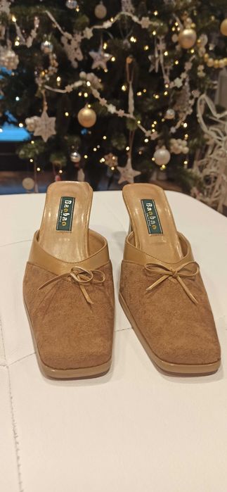 Zamszowe buty/klapki 36