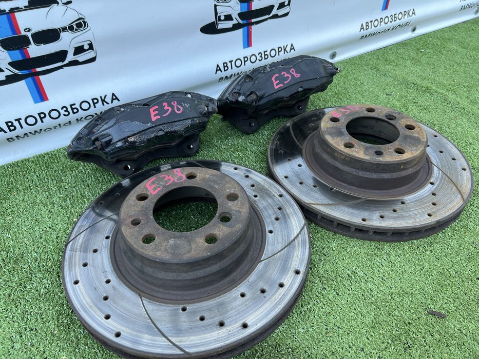 Тормоза Brembo Е38 4 поршневі Супорта Диски з перфорацією