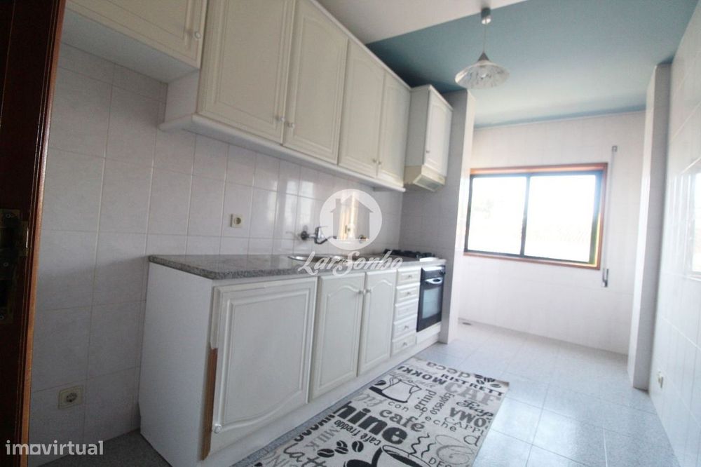 Apartamento T2, situado em Arcozelo, a 4km da Praia
