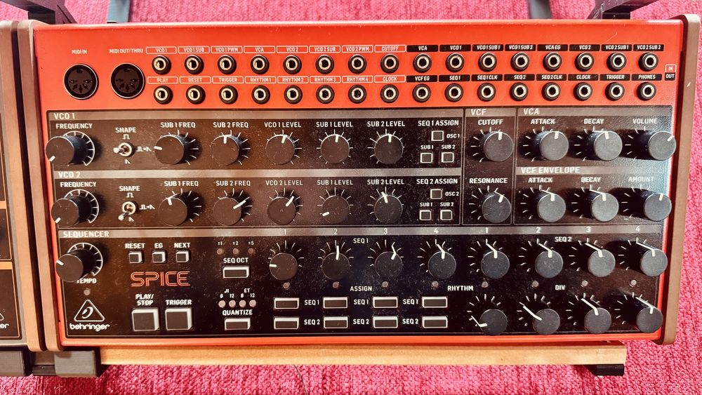 Bundle Behringer SPICE + GRIND + CRAVE + EDGE + Stand 4-em-1