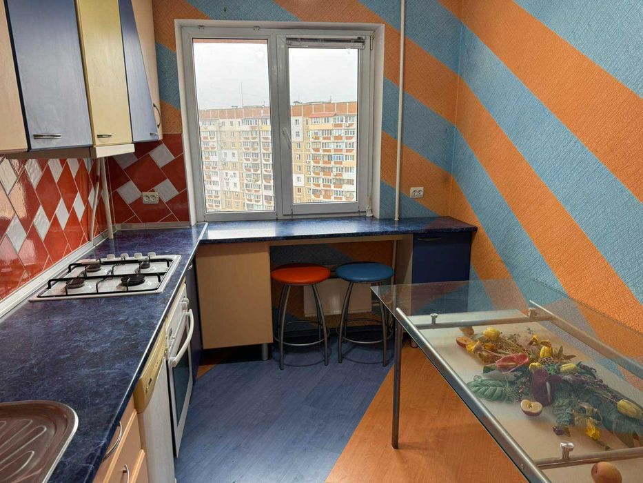 Продаю 3 кім. 9/10 П. Центр Митниця В.Великого 49 диз.ремонт. меблі.