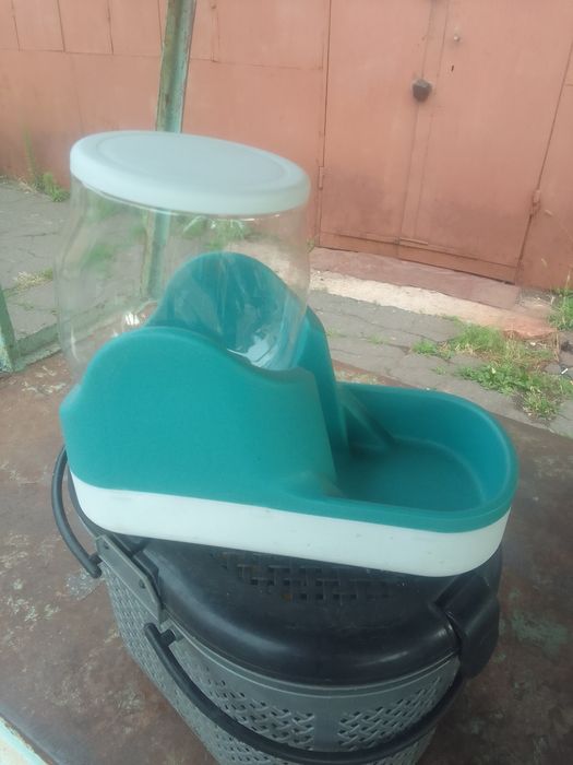 Авто поилка кормушка.