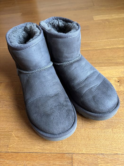 Ugg сірого кольору
