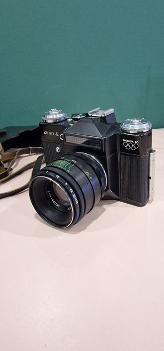 Zenit-E „Moskwa 80” + Helios-44-2 58mm f/2 + futerał