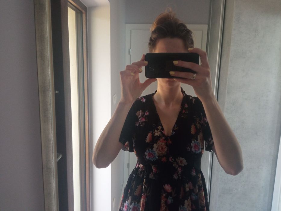 Sukienka S 36 kwiaty czarna mini