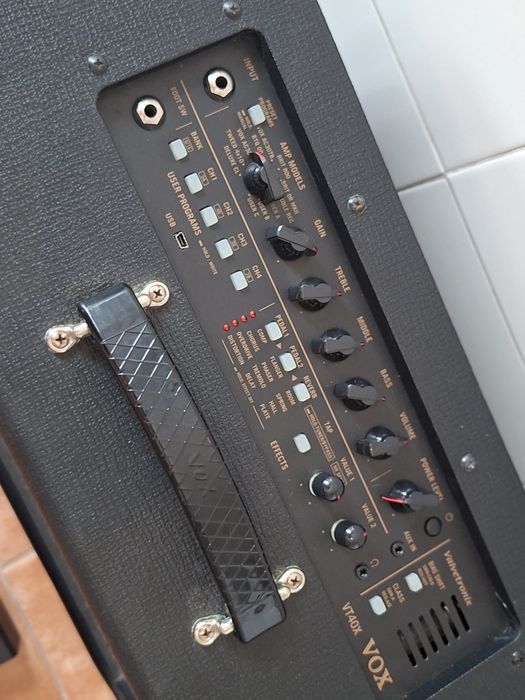 Vox VT40X Valvetronix + Pedal Footswitch Vox VFS5 (Como Novo)