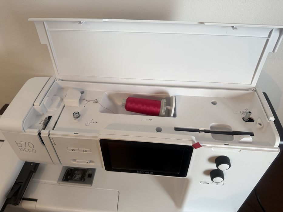 Máquina de Bordar BERNETTE B70