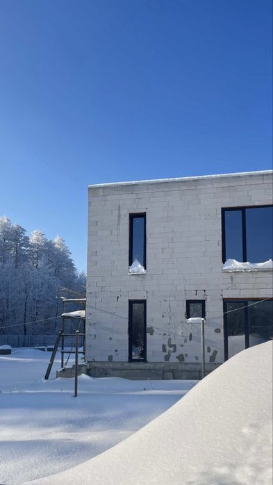 Новий будинок в передмісті