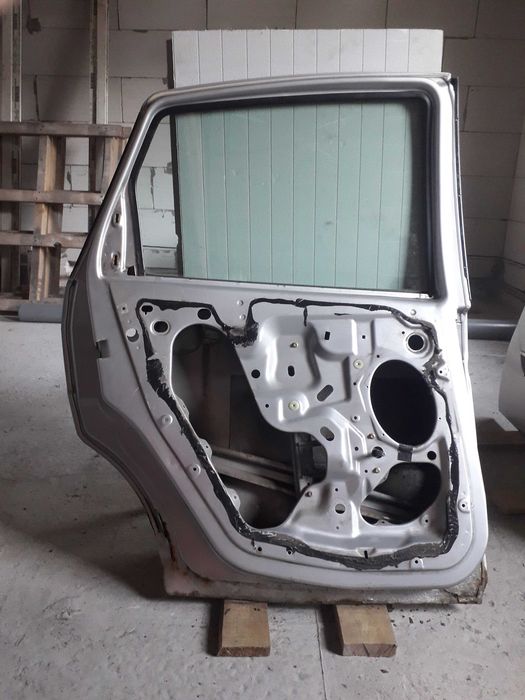 Двері Форд Фокус МК 1 хетчбек