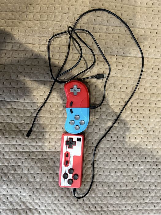 Ігрові проводні джойстики