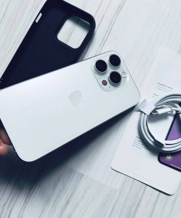 З гарантією iphone 15pro 128gb white titanium nevelrock з фізичною сім