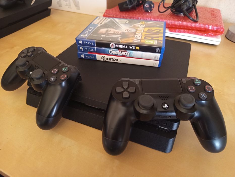 Playstation 4 Slim Com 2 Comandos Originais Sony e 3 Jogos