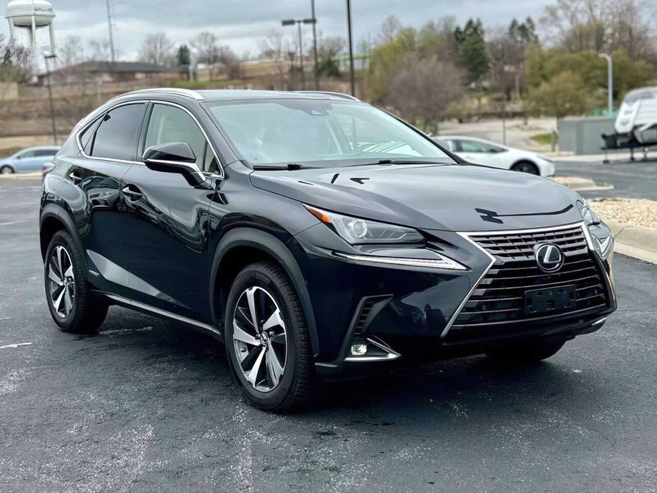 Lexus NX 300h      2021