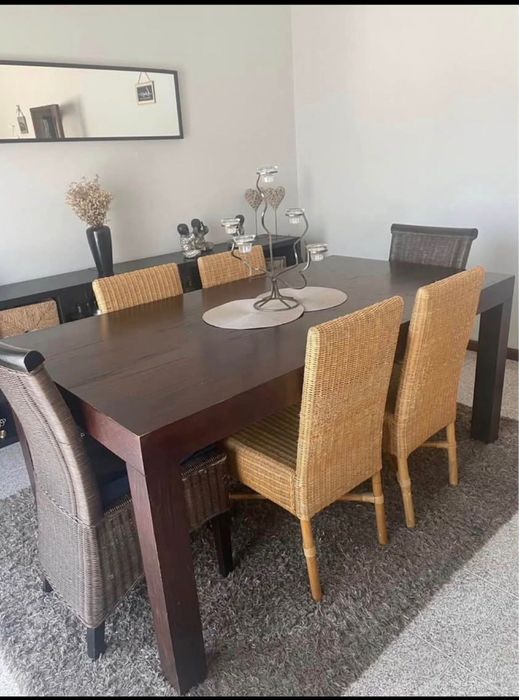 Mesa de sala em madeira