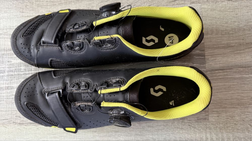 Sapatos de ciclismo SCOTT com sistema BOA