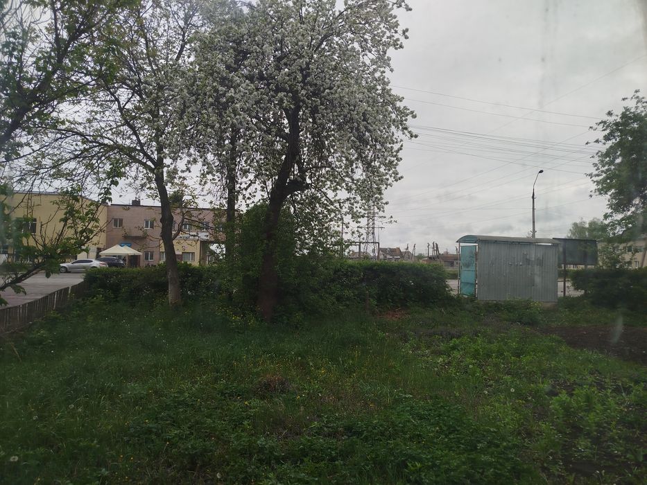 Фасадна квартира  в селищі Романів з автономним опаленням під бізнес або житло