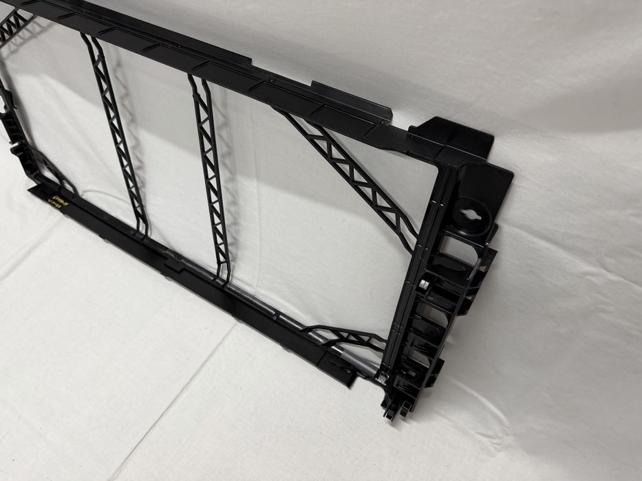Ramka Obudowa Chłodnicy VOLVO XC40 18-24r. NOWA