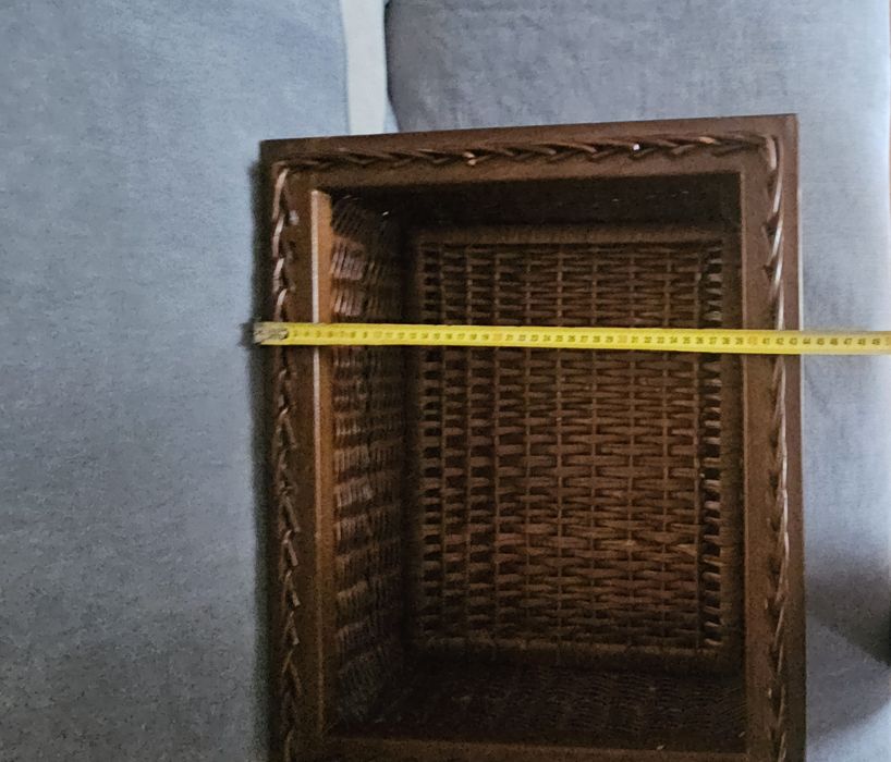 Cesto em madeira e verga