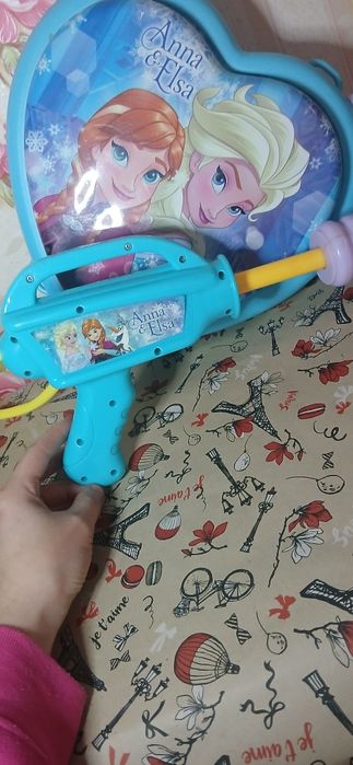 Водяний пістолет з ємкістю