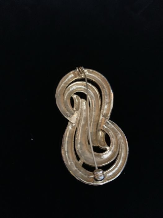 Broche banhado a ouro